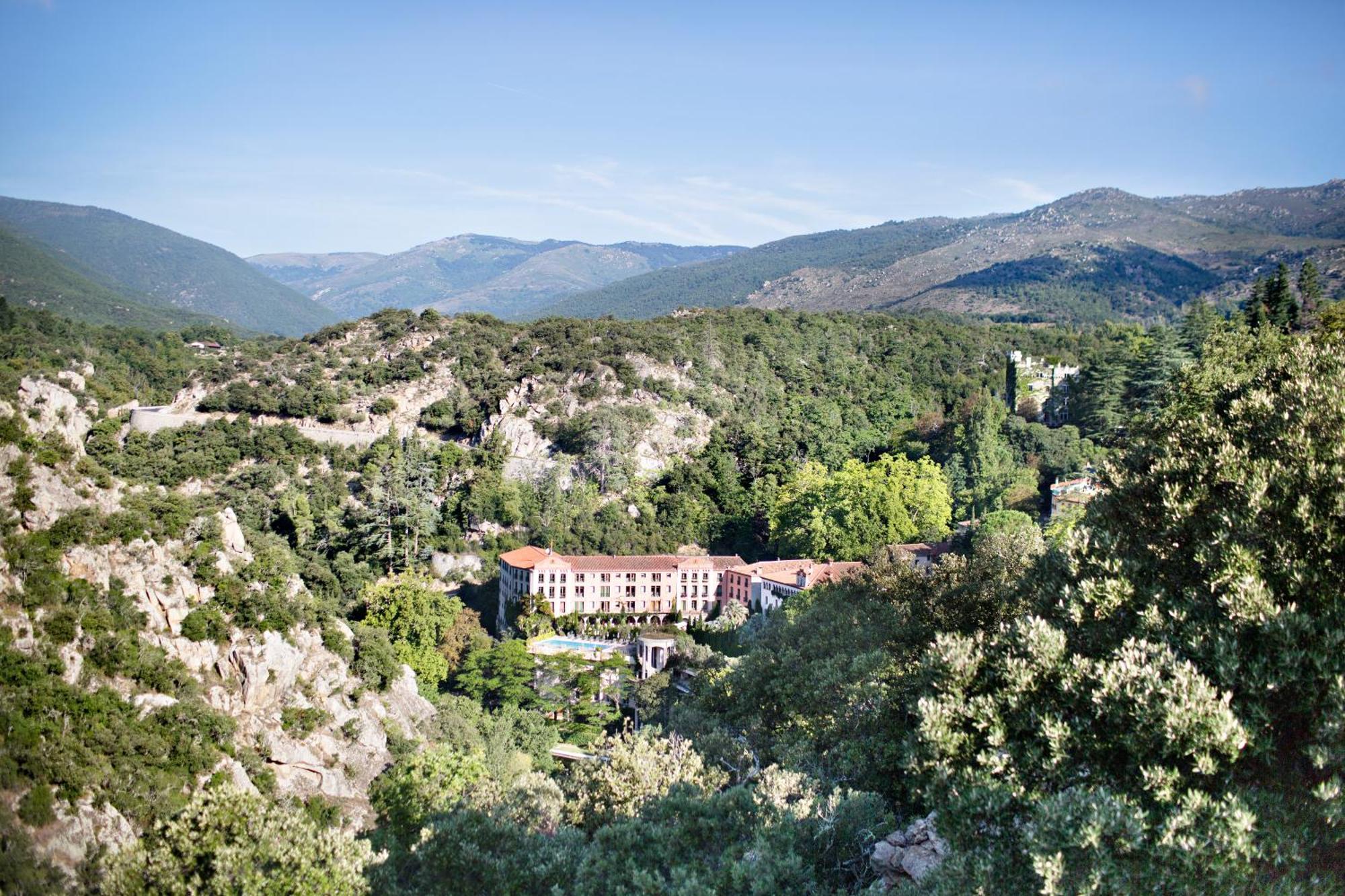 Le Grand Hotel Moltig les Bains Bagian luar foto