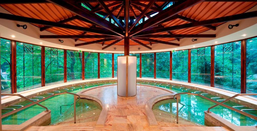 Le Grand Hotel Moltig les Bains Bagian luar foto