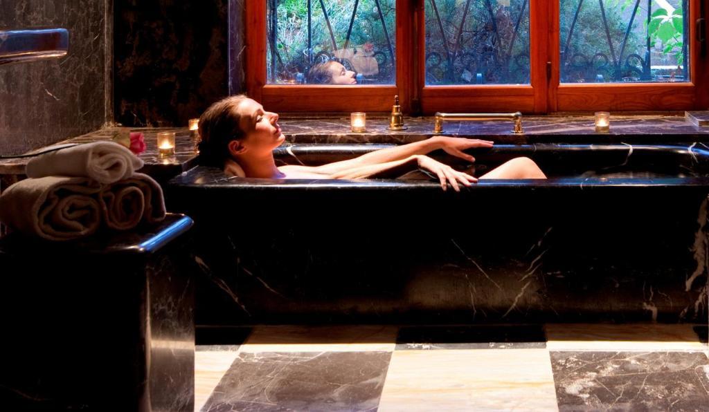 Le Grand Hotel Moltig les Bains Bagian luar foto