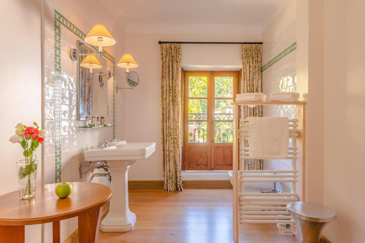 Le Grand Hotel Moltig les Bains Bagian luar foto